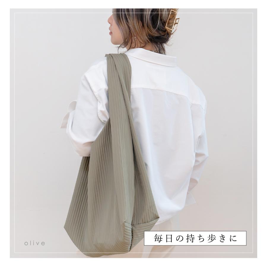 エコバッグ センターポケット付き おしゃれ マチ広 折りたたみ 洗える マチ付き 大容量 スマホ ポケット 使いやすい 丈夫 黒 マイバッグ お買い物バッグ |  | 13