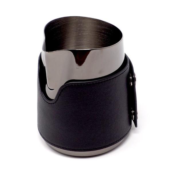 WPM ラウンドスパウト ミルクピッチャー 450ml ハンドルフリー スリーブ付き | ブランド登録なし