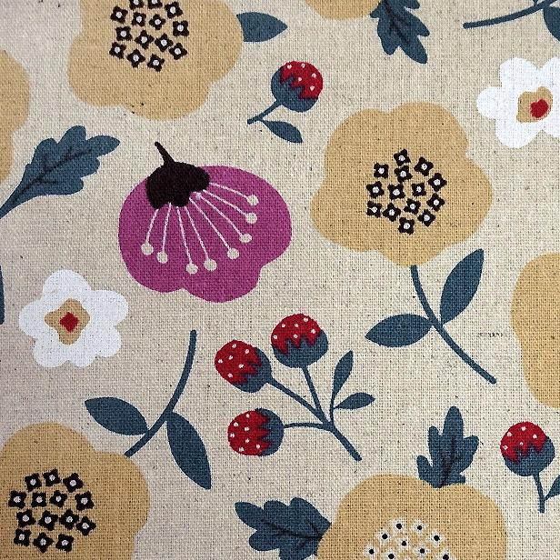 綿麻 キャンバス 生地 北欧風 Flower & berry 花 いちご 苺 北欧