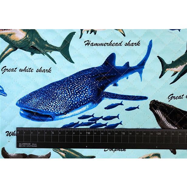 10cm単位の価格 / キルティング 生地 英文字 サメ クジラ 海がめ柄