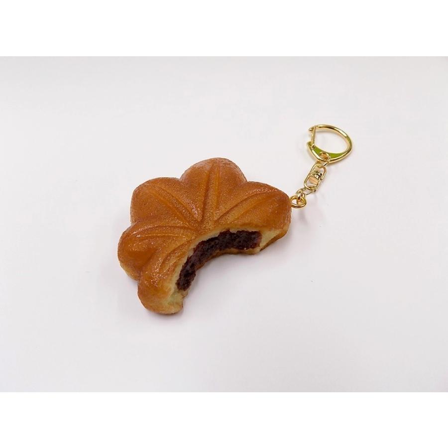 もみじ饅頭割れ キーホルダー : broken-momiji-manju-maple-leaf-shaped-steamed-bun-keychain  : Fake Food Japan - 通販 - Yahoo!ショッピング
