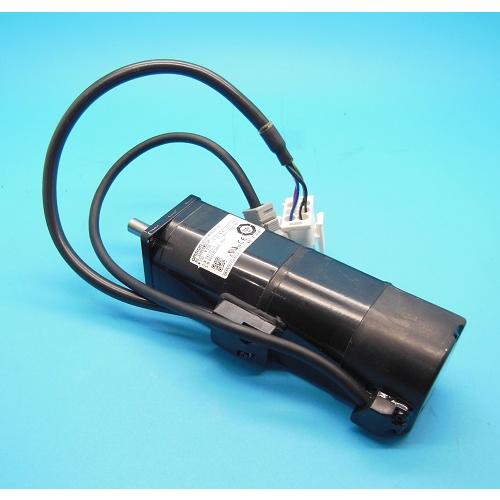 【中古】 OMRON オムロン サーボモーター R88M-W10030T-BS1 R88M-W10030T-B 100W・ACサーボモータ オムロン ランクB中古品 : FA