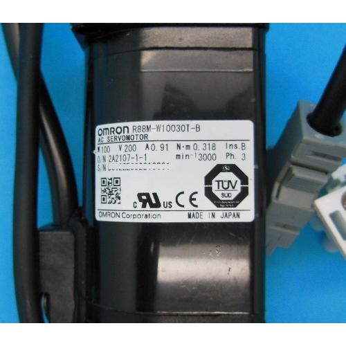 【中古】 OMRON オムロン サーボモーター R88M-W10030T-BS1 R88M-W10030T-B 100W・ACサーボモータ オムロン ランクB中古品 : FA
