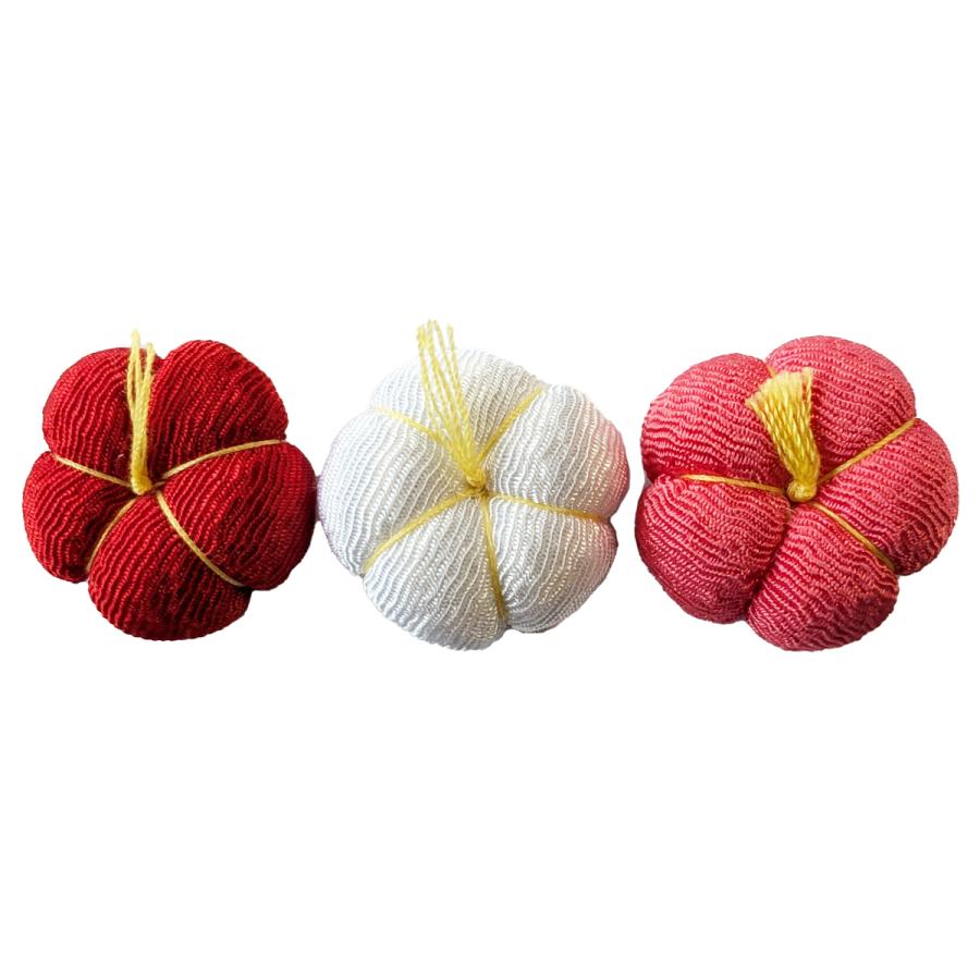 お正月飾り ちりめん細工 黄色い花芯のちりめん梅(1個) 小物 : て