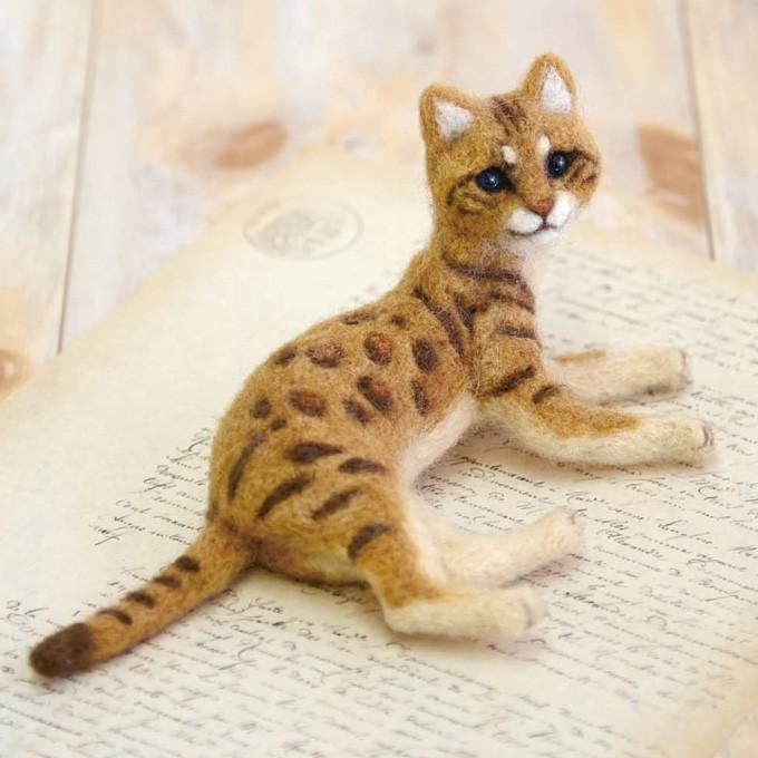 羊毛フェルト　猫(ベンガル) 羊毛フェルト かわいい 猫 ベンガル 置物 ハンドメイド 羊毛フェルト