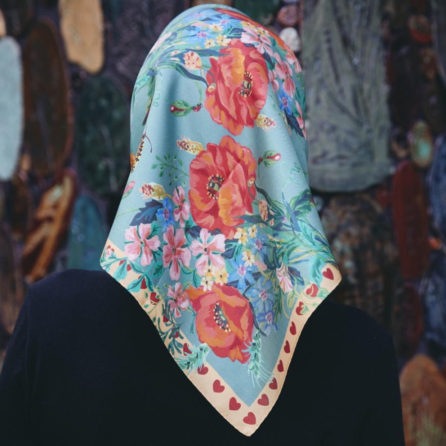 Nathalie Lete（ナタリーレテ） シルクスカーフ ミディ リスたちと花々