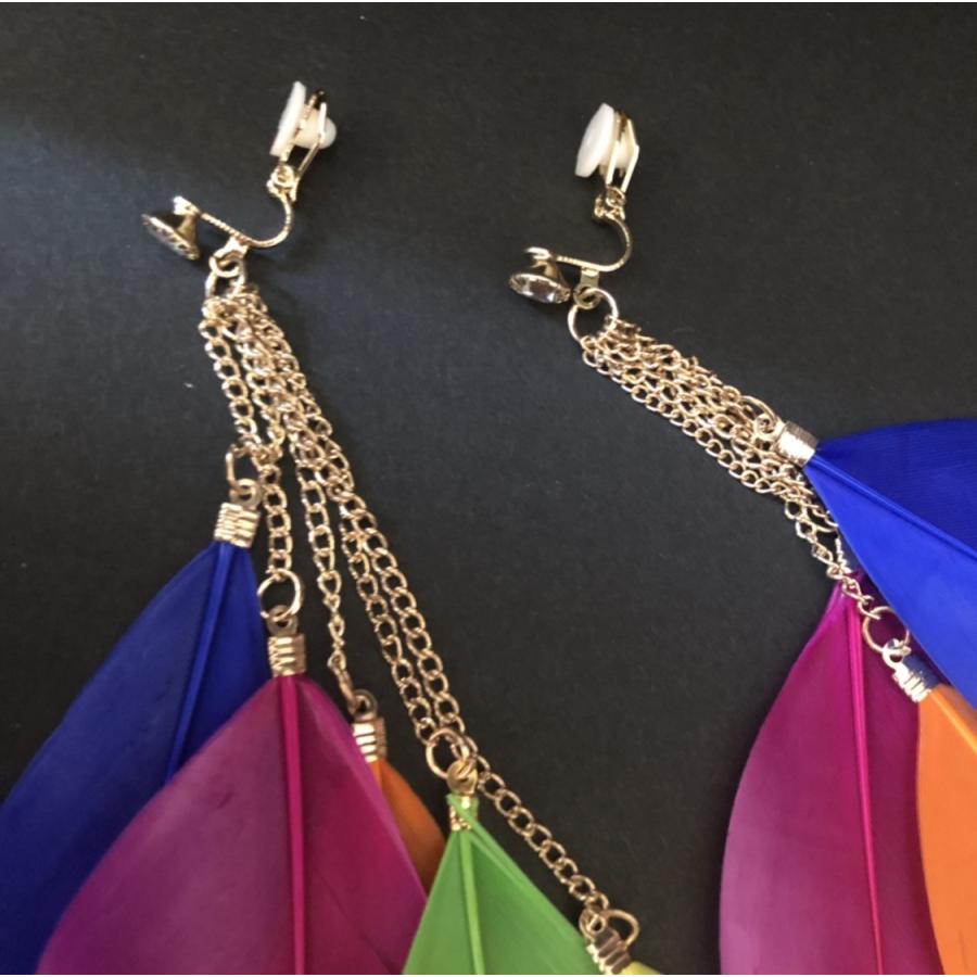 ハンドメイド☆カラフルフェザーの大ぶりロングイヤリング♪夏フェス