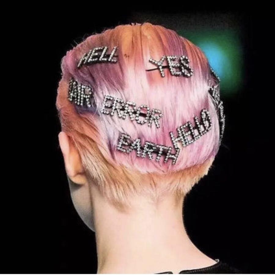 流行先取り☆ロンドンコレクションで人気沸騰！ラインストーン