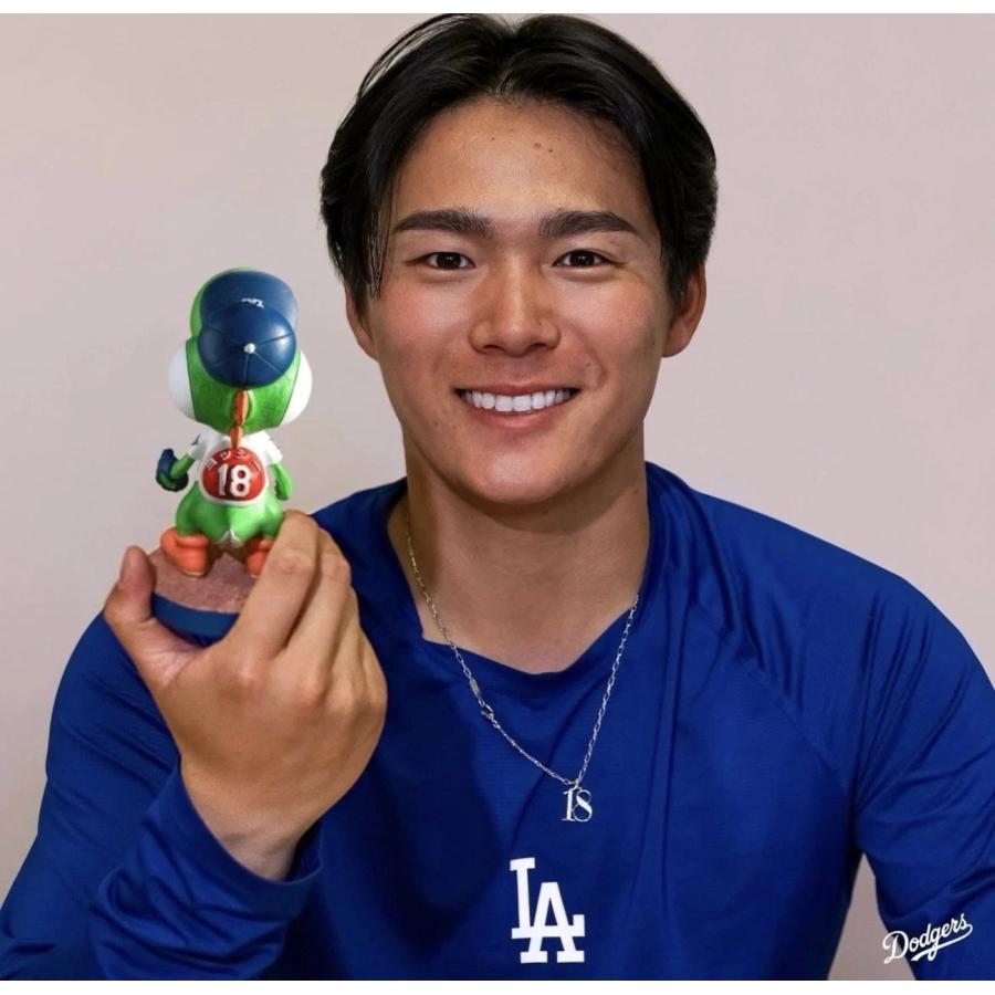 缶バッジ付き ヨッシー スーパーマリオ 山本由伸 ボブルヘッドドジャース球場配布 ヨッシー スーパーマリオ 山本由伸 ボブルヘッド 大谷所属 ドジャース