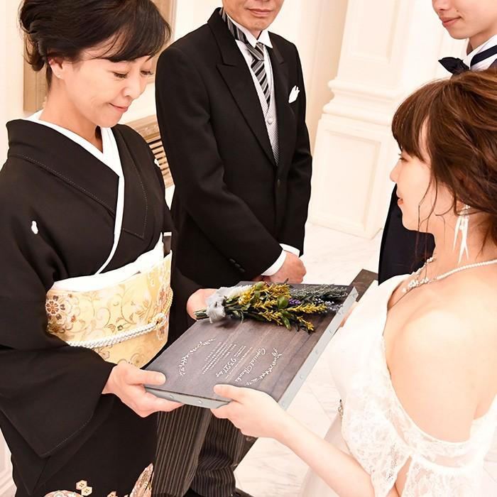 両親 プレゼント 結婚式 子育て感謝状 ブラウンキャンバス 限定アレンジ 贈呈 ギフト Mb Cab 結婚式グッズ ギフトのお店 Farbe 通販 Yahoo ショッピング