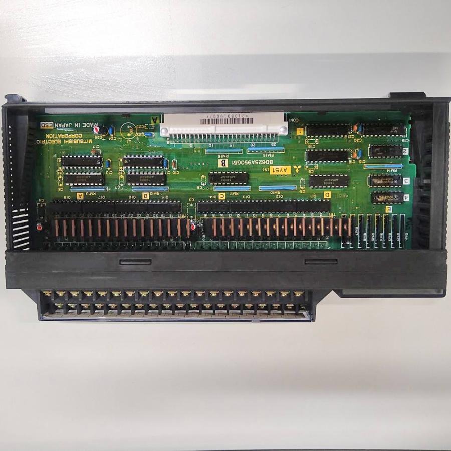 山口)下松市より　【未使用品】 三菱 トランジスタ出力ユニット シンクタイプ AY51 出力32点 DC12/24V　応答時間2ms 　BIZJG18H 山口)下松市より 【未使用品】 三菱 トランジスタ出力ユニット シンク