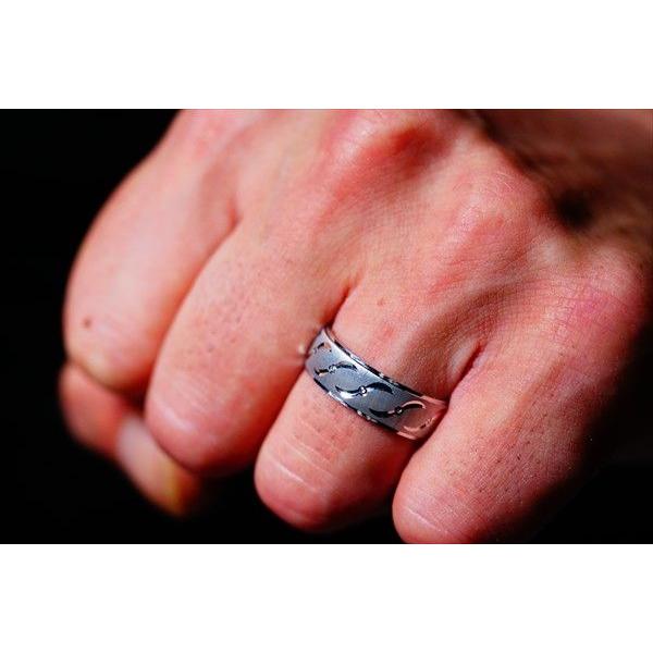 風車型両刃剣モチーフ 銀光沢鏡面仕上げ ラウンド彫り キャッツアイ