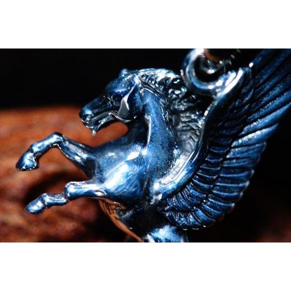 飛び立つペガサス(天馬)モチーフ 羽ばたく翼&長い尾デザイン シルバー