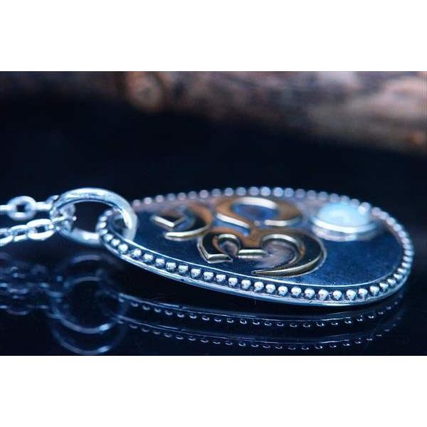 シルバーアクセサリー 天然石 レインボームーンストーン オーム 梵字