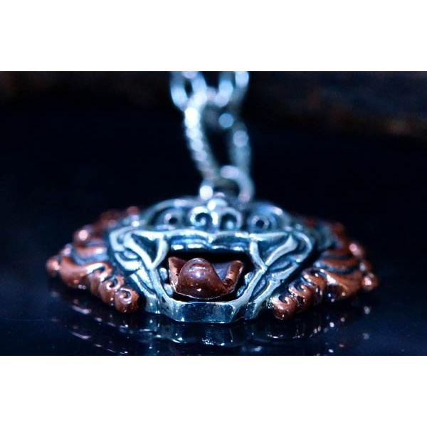 バリ島(バロンの顔) 22K 装飾的彫刻 ペンダント バリ島(バロンの顔) 22K 装飾的彫刻 ペンダント - メルカリ