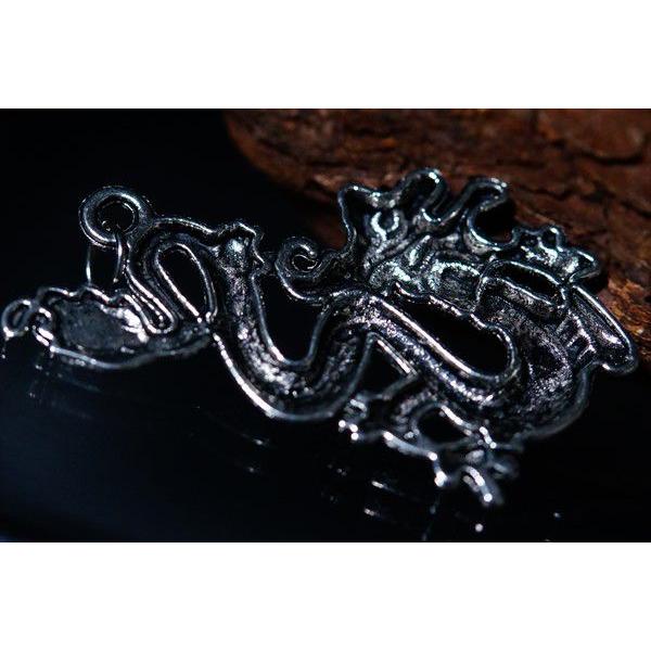 ドット柄スタッズ模様ドラゴン(龍)ブラック燻し調仕上げシルバー