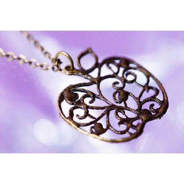 リンゴ(アップル)モチーフ アラベスク(ツタ柄)透かし彫り装飾