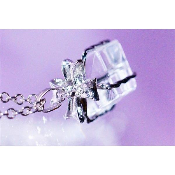 リボン付きプレゼントboxデザイン キューブ型クリアレジン 透明樹脂 装飾 レディース ペンダント ネックレス あずきチェーン付き B 2325 アクセサリー通販 Farice 通販 Yahoo ショッピング