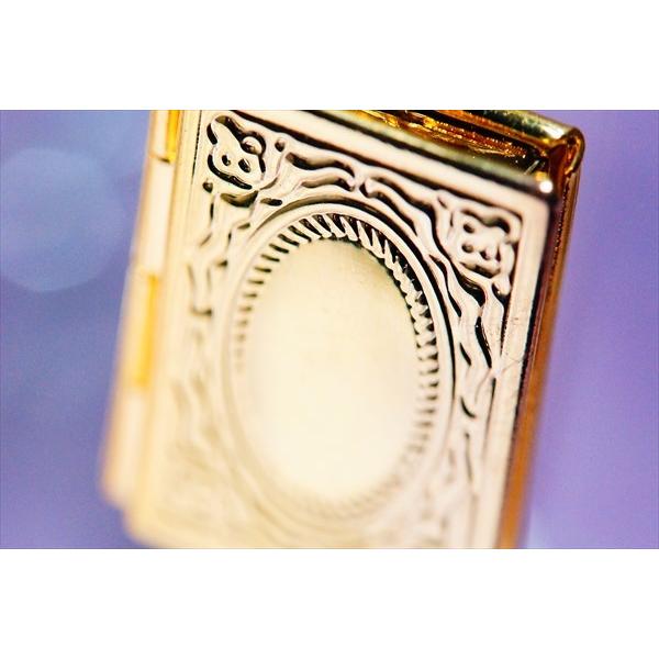 ネックレス♡ イエローゴールドカラー ブック(本)モチーフ 鏡&薔薇(ローズ