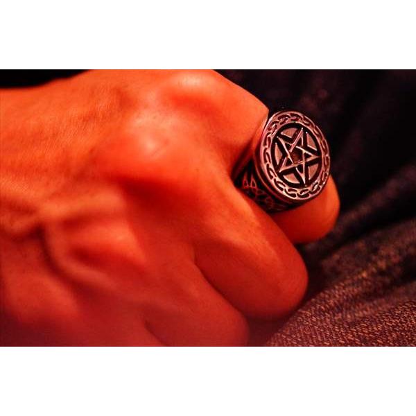 五芒星(ペンタグラムスター)立体彫り・サークル型デザイン メンズ