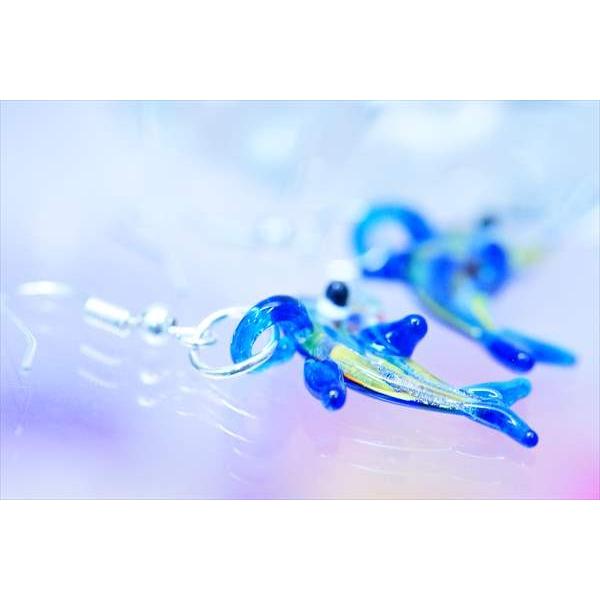 HM　フレンチフックピアス　シルバー　イルカ　ドルフィン　水色 イルカ ドルフィン アメリカンフック ピアス ガラス レディース 「青色