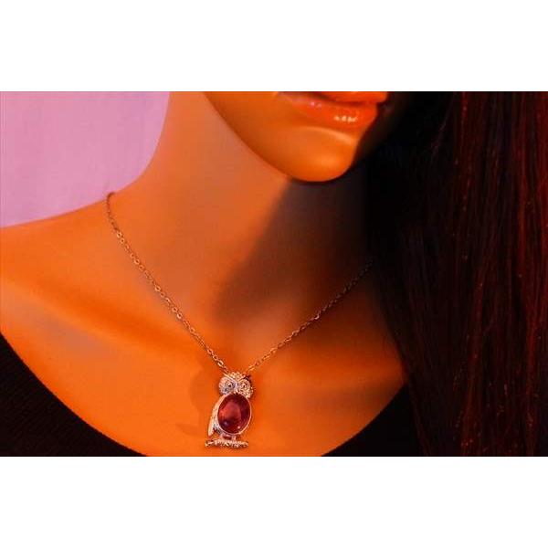 鼈甲工芸、紫紅、ペンダント、ネックレス、フクロウ、落款 鼈甲工芸、紫紅、ペンダント、ネックレス、フクロウ、落款 鼈甲工芸