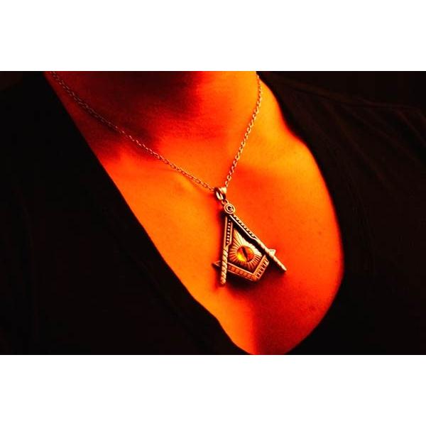 秘密結社フリーメイソン シンボルマークデザイン イエローキャットアイ