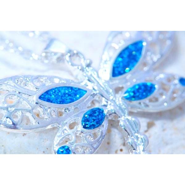 トンボモチーフ 蜻蛉 ツタ柄 ブルーラメ レディース ペンダント