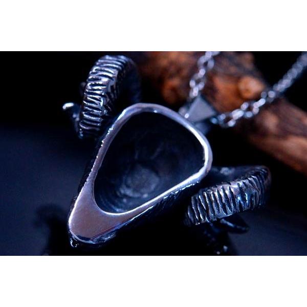 キリスト教 山羊の頭を持つ悪魔 バフォメット 緑の目玉 グリーン