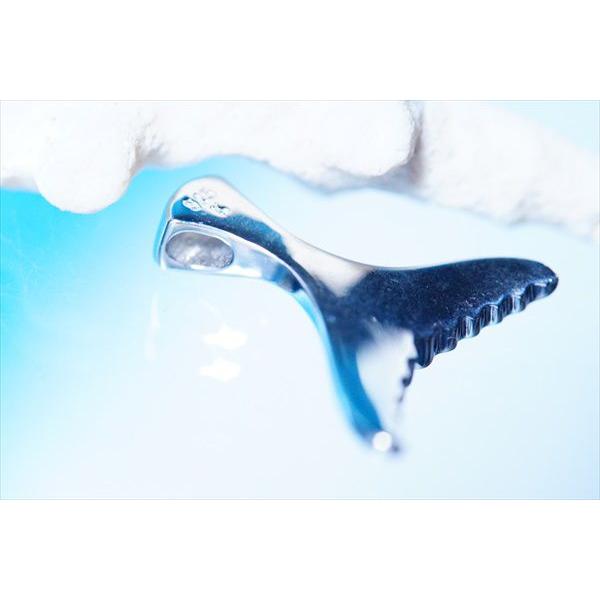 オパール装飾 ホエールテール(クジラの尻尾)デザイン ハワイアンジュエリーペンダント ネックレスの画像