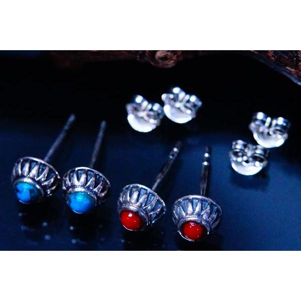 インディアンジュエリー ピアス 太陽 サン ポイント ストーン レディース メンズ 男女兼用 シルバー925 スタッドピアス 「水色ターコイズ／赤色レッドコーラル」 | Indian Jewelry | 01