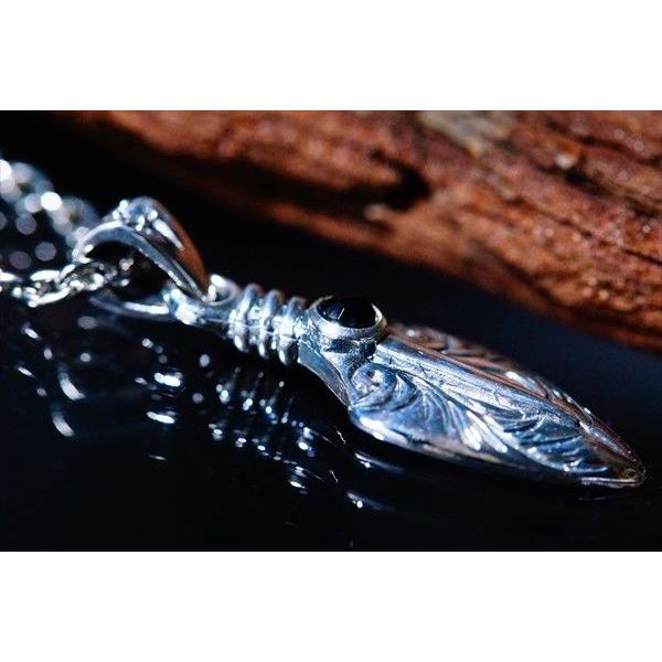 Indian Jewelry アローヘッド(矢頭)ツタ柄彫り オニキス装飾 太陽彫り