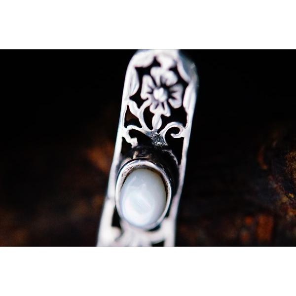 Indian Jewelry ホワイトシェル装飾 フラワー(花)&ツタ柄透かし彫り 