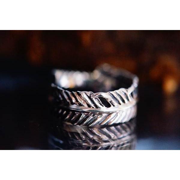 Indian Jewelry フェザーラウンド両面羽模様彫りデザイン カット Indian Jewelry フェザーラウンド両面羽模様彫りデザイン カット