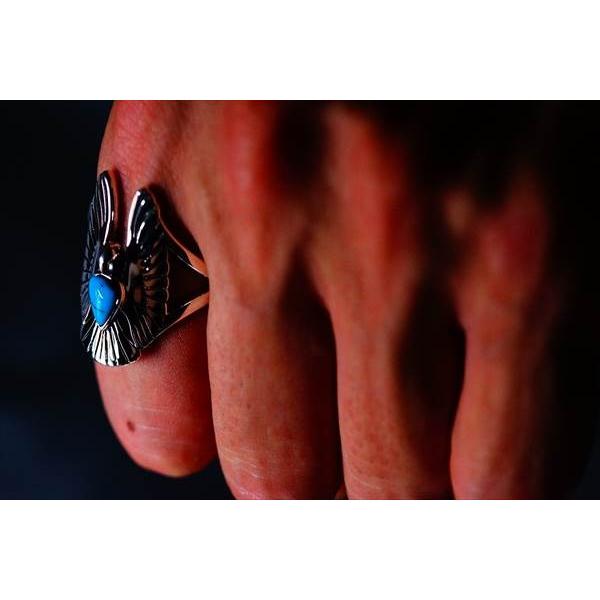 翼を広げたイーグル(鷲) 羽ばたくウイング トライアングル・カボションカット ターコイズ装飾 インディアンジュエリー シルバー925 メンズ リング | Indian Jewelry | 05