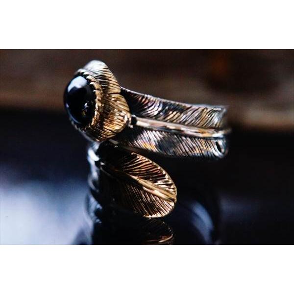 イーグルフェザー・ラウンド型 ブラックスター&ゴールドカラー・ハートフェザー(鷲の胸羽)装飾 インディアンジュエリー シルバー925 メンズ リング | Indian Jewelry | 02