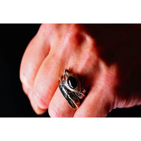 イーグルフェザー・ラウンド型 ブラックスター&ゴールドカラー・ハートフェザー(鷲の胸羽)装飾 インディアンジュエリー シルバー925 メンズ リング | Indian Jewelry | 05