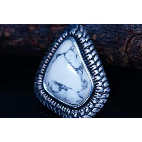 Indian Jewelry 天然石 ハウライト(マグネサイト) 縁取り縄目調飾り 