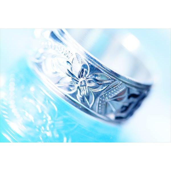 ハワイアンジュエリー 恋人文字と花柄と波模様彫りの多面カット