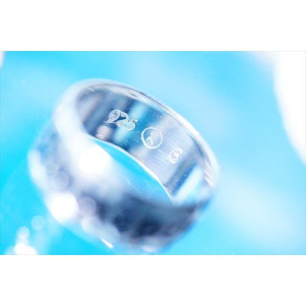 ハワイアンジュエリー 恋人文字と花柄と波模様彫りの多面カット