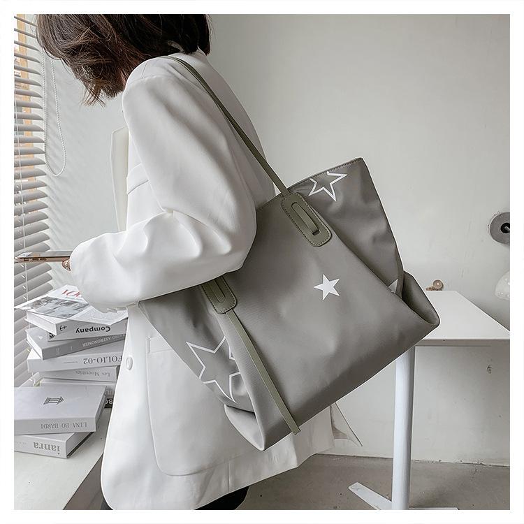 登場 トートバッグ レディース ショルダーバッグ かばん 大きめ 肩掛け 手持ち 布バッグ 韓国風 かわいい おしゃれ 大容量 人気 お洒落 30代 40代 50代 Commerces Boutique