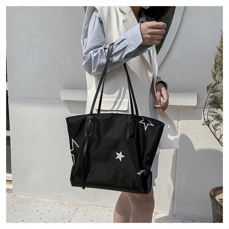 登場 トートバッグ レディース ショルダーバッグ かばん 大きめ 肩掛け 手持ち 布バッグ 韓国風 かわいい おしゃれ 大容量 人気 お洒落 30代 40代 50代 Commerces Boutique