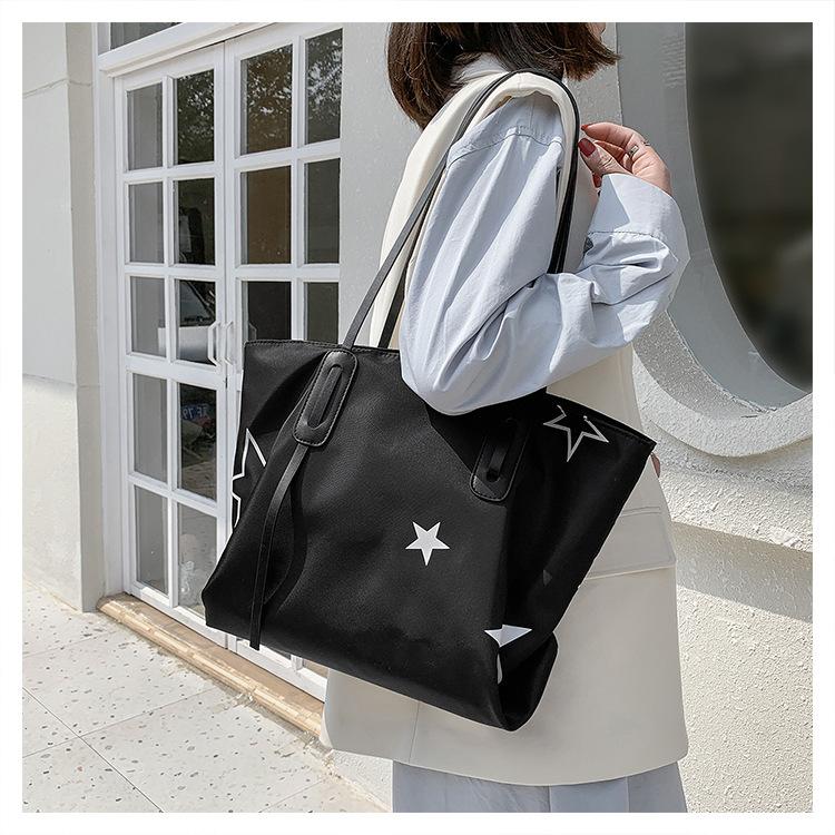 登場 トートバッグ レディース ショルダーバッグ かばん 大きめ 肩掛け 手持ち 布バッグ 韓国風 かわいい おしゃれ 大容量 人気 お洒落 30代 40代 50代 Commerces Boutique