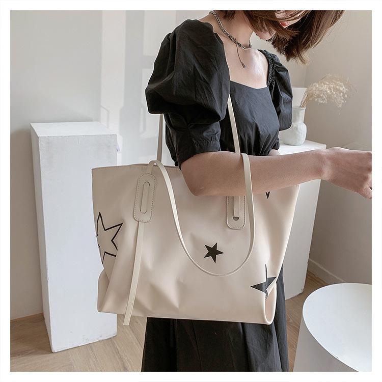 登場 トートバッグ レディース ショルダーバッグ かばん 大きめ 肩掛け 手持ち 布バッグ 韓国風 かわいい おしゃれ 大容量 人気 お洒落 30代 40代 50代 Commerces Boutique