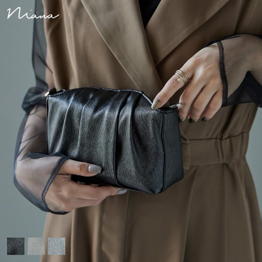 niana（ニアナ） タックデザインシャイニーバッグ クラッチバッグ