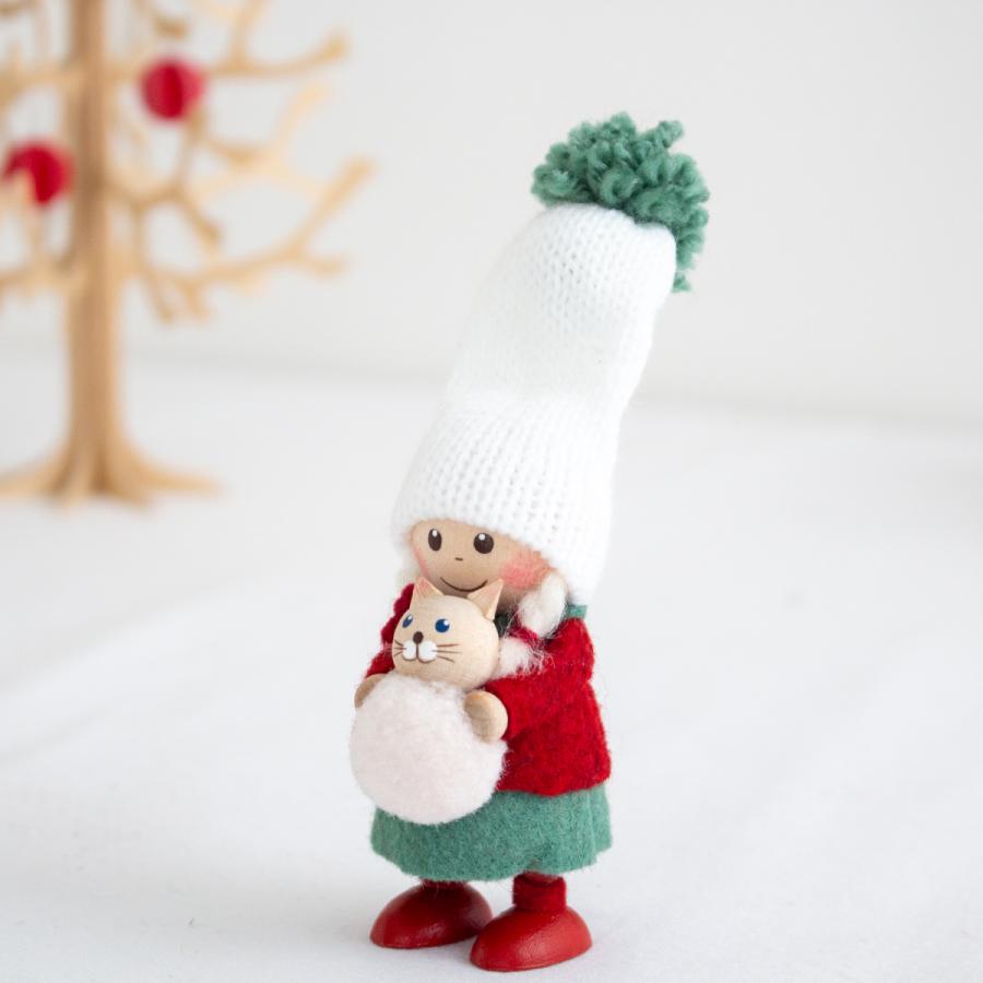 今季完売】ノルディカニッセ 2点 セット 電車のおもちゃを運ぶ男の子