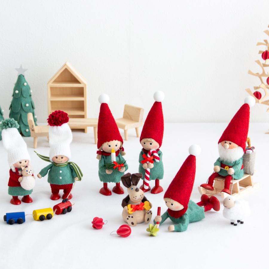 今季完売】ノルディカニッセ 2点 セット 電車のおもちゃを運ぶ男の子