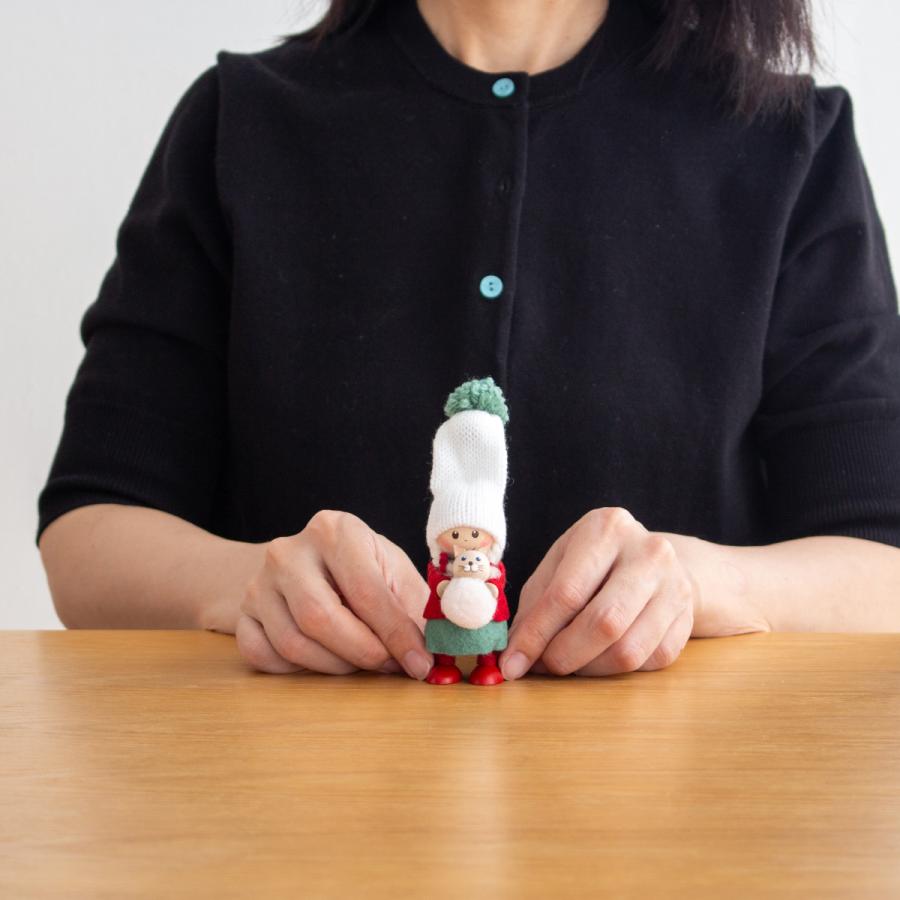 今季完売】ノルディカニッセ ネコのぬいぐるみを抱えた女の子 Joy to