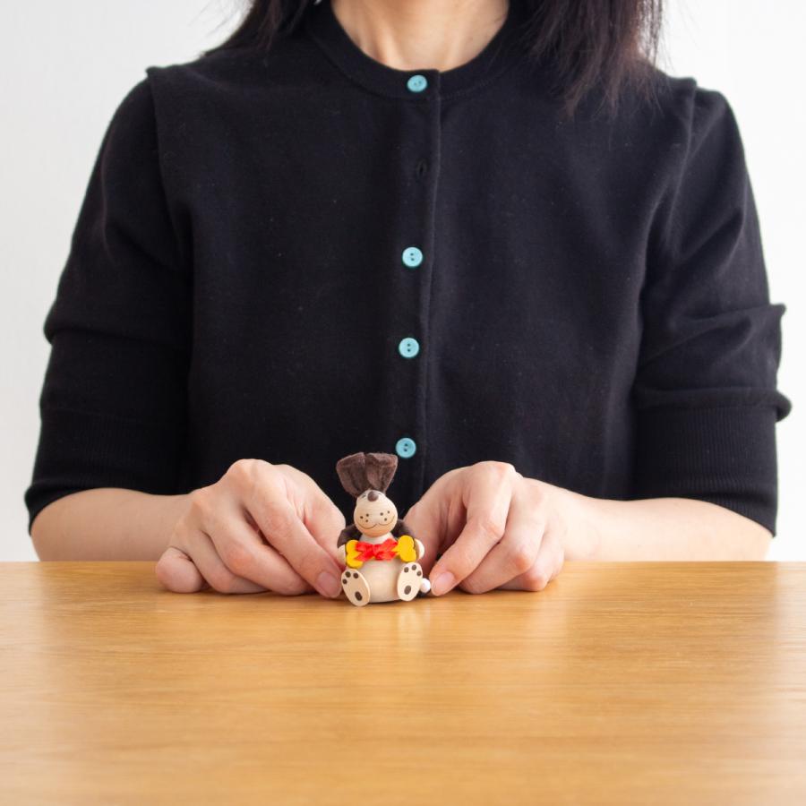 今季完売】[残りわずか] ノルディカニッセ お菓子を抱えた犬 Joy to