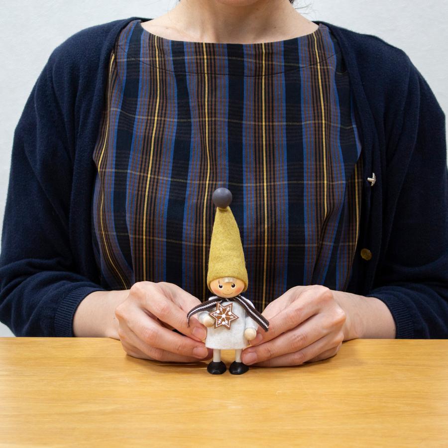 ノルディカニッセ ジンジャークッキーを持った男の子 Jule Hygge